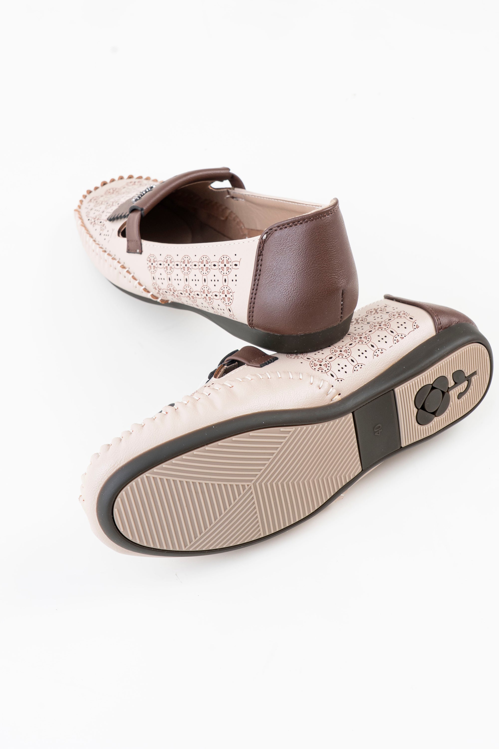 Dr. Shoes Ladies Flat Shoe - Cream