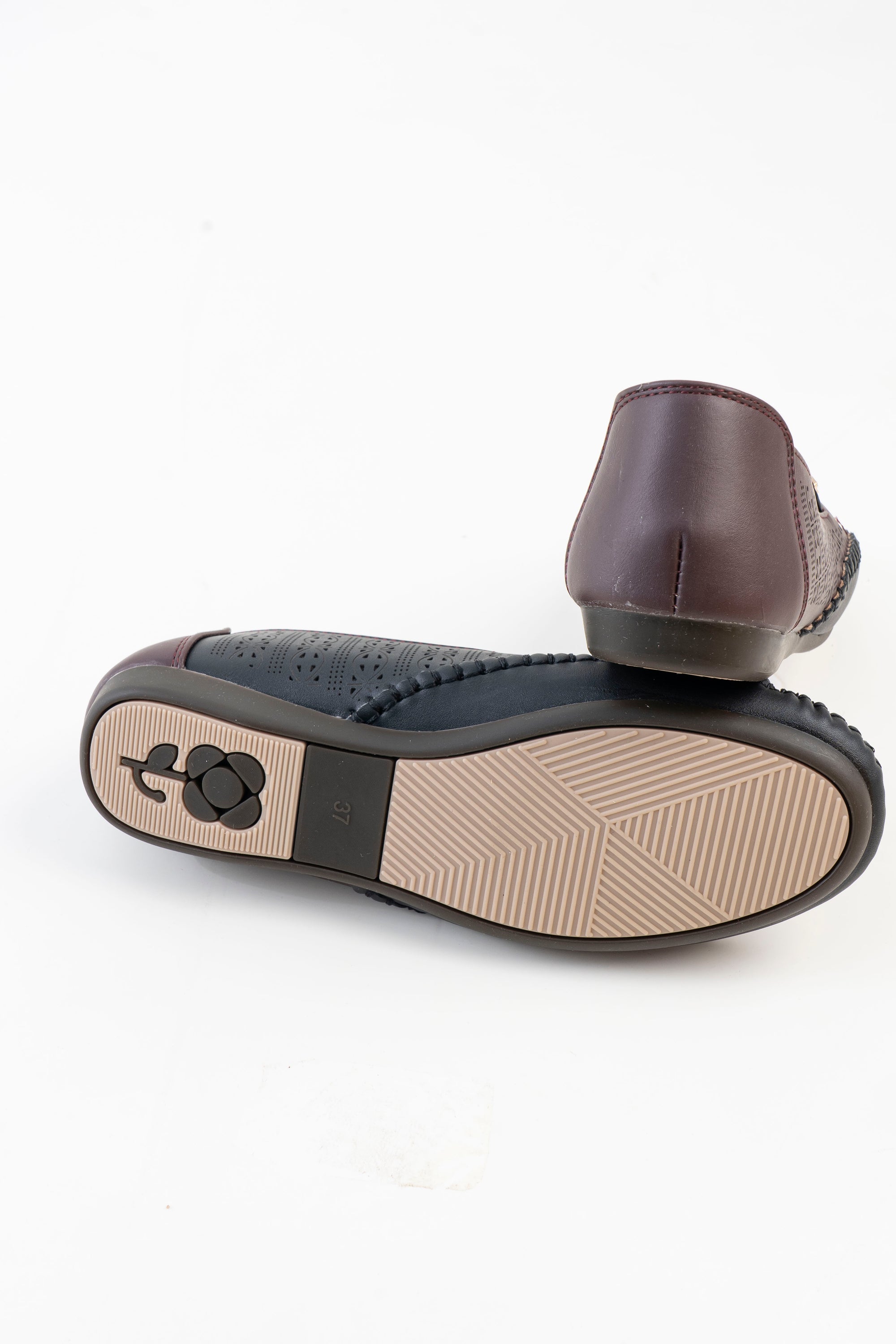 Dr. Shoes Ladies Flat Loafer - Black
