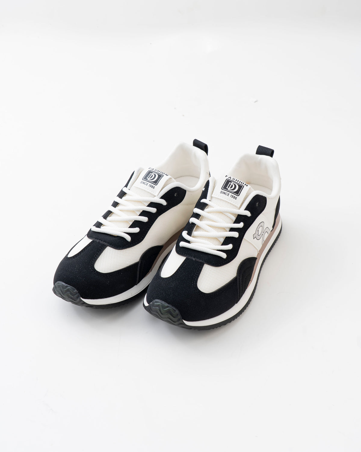 Men's Black & White Retro Lace-Up Sneakers