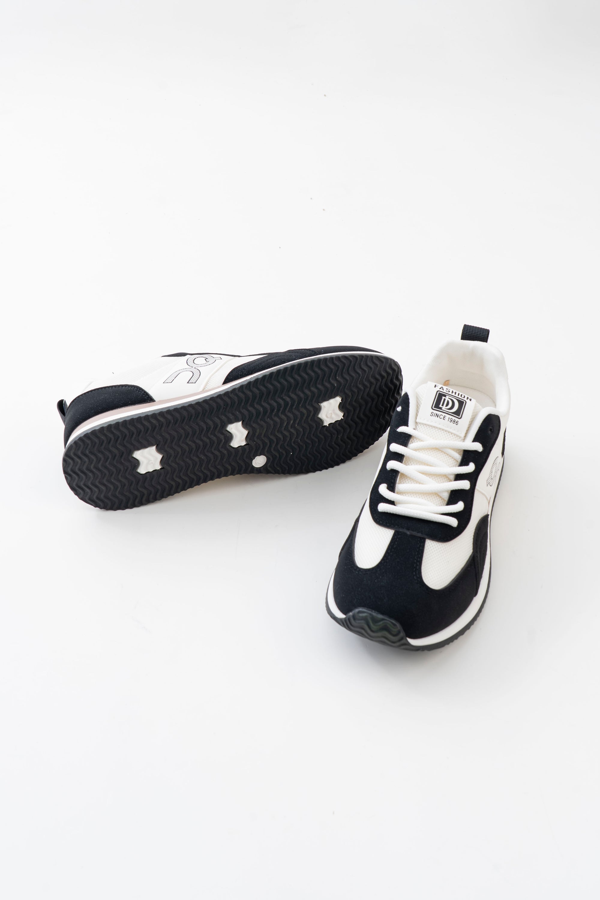 Men's Black & White Retro Lace-Up Sneakers