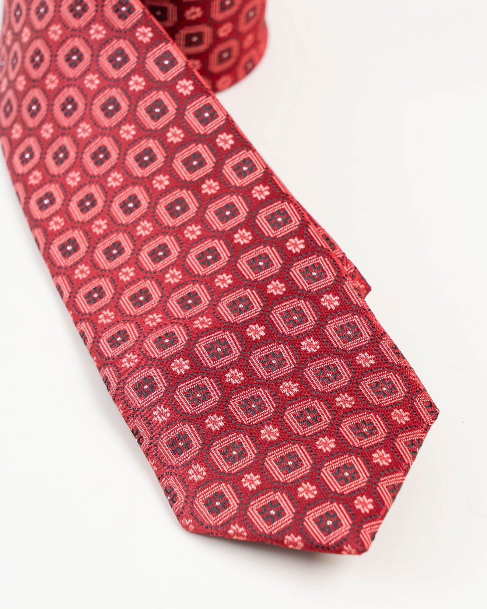 Red Geometric Diamond Patterned Tie Set